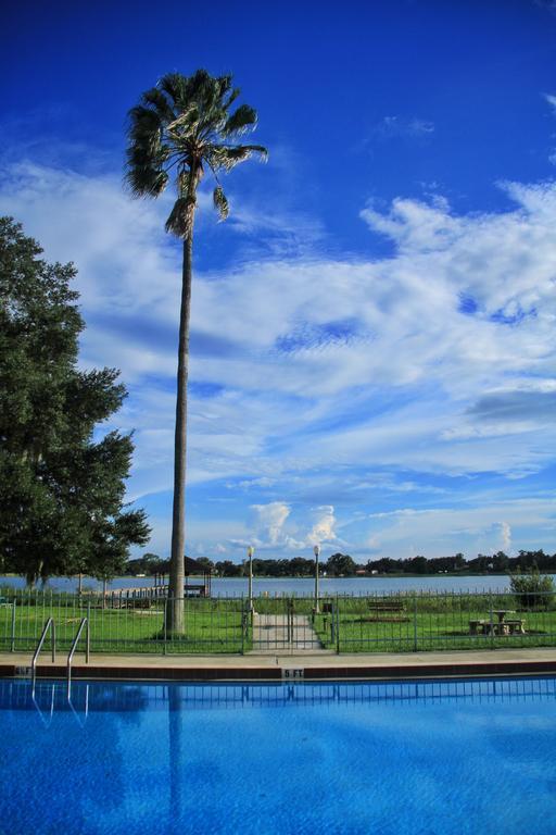 Palm Lakefront Resort And Hostel Celebration Esterno foto